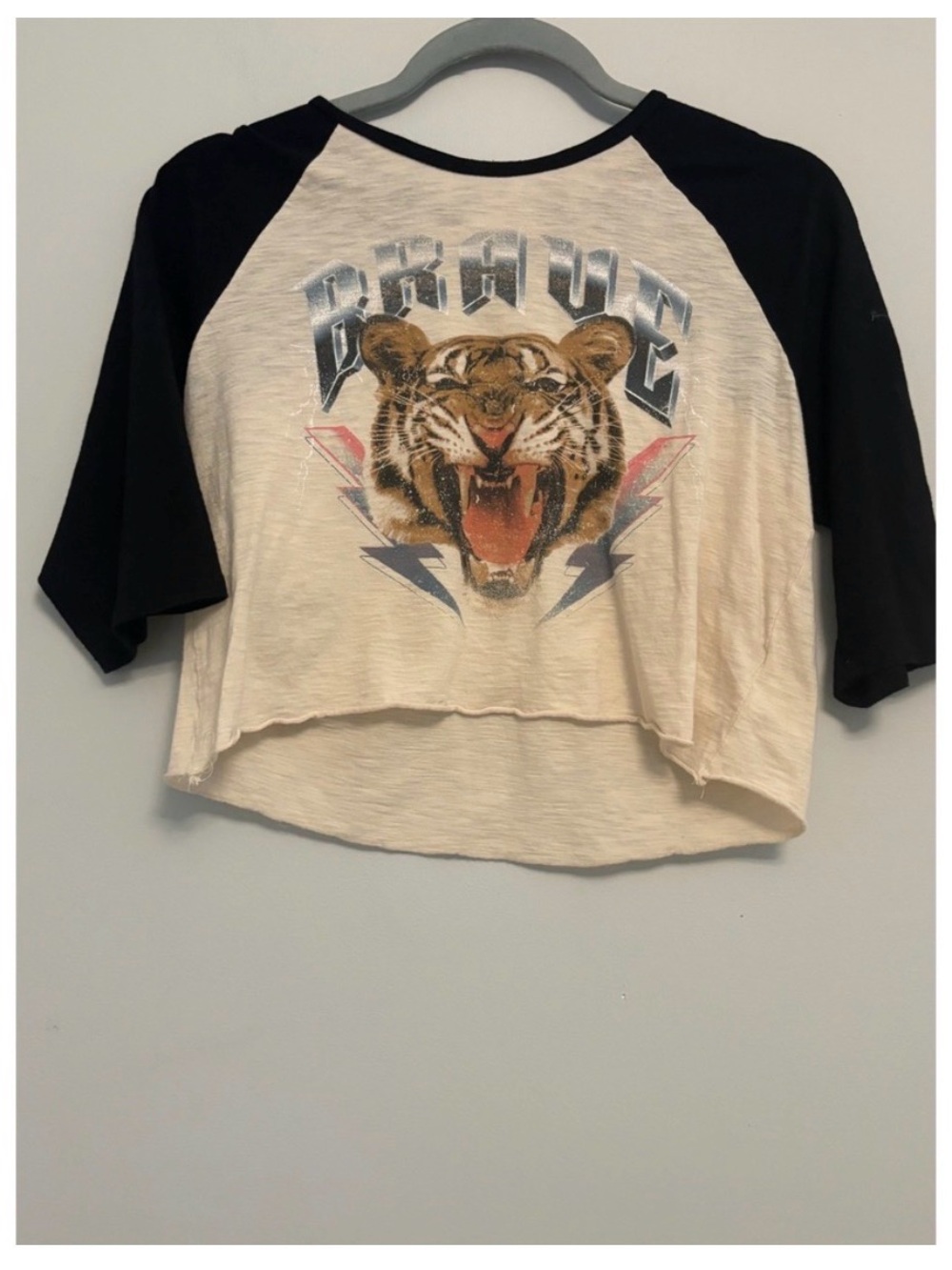 Altar’d State Brave Tiger Graphic Tee Cropped Raw Hem Raglan Sz S